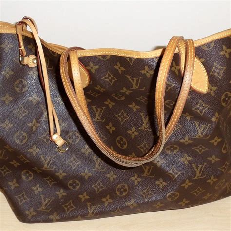 louis vuitton caught selling fake bags in their own store|authenticate a louis Vuitton Bag.